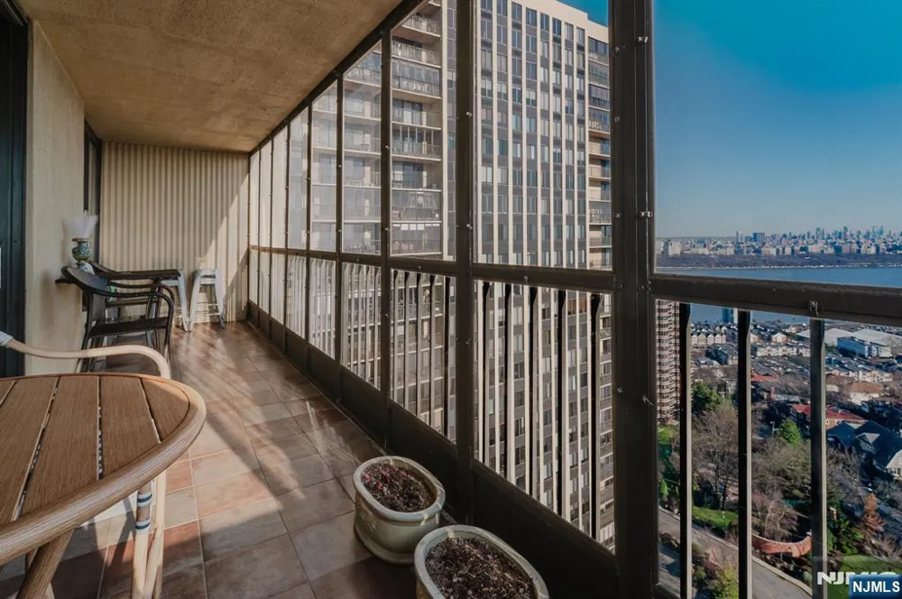 200 Winston Drive 2319 Cliffside Park, NJ 07010