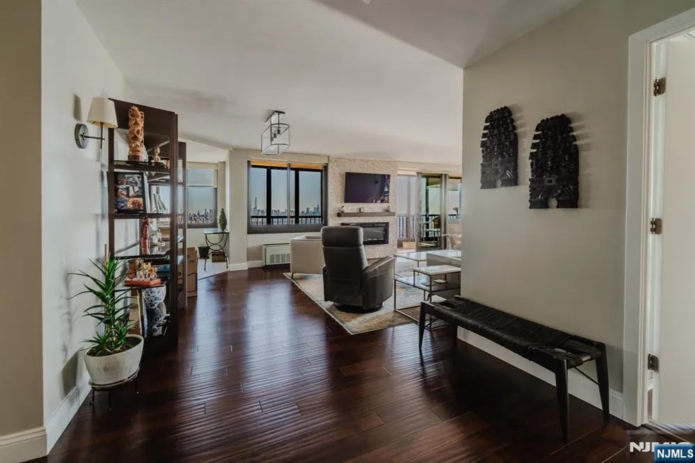 200 Winston Drive 2319 Cliffside Park, NJ 07010