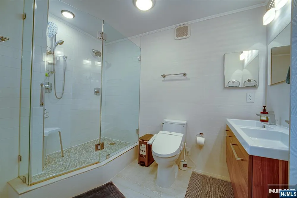200 Winston Drive 2319 Cliffside Park, NJ 07010