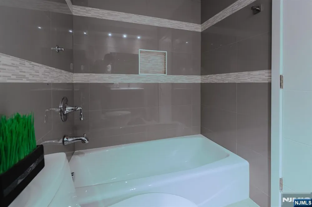 200 Winston Drive 2319 Cliffside Park, NJ 07010