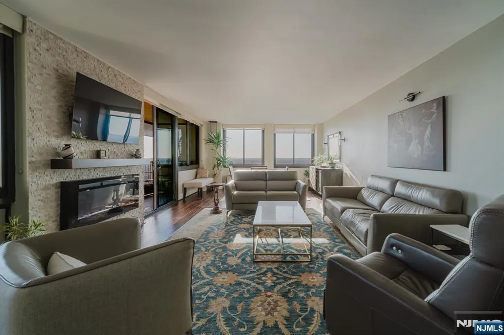 200 Winston Drive 2319 Cliffside Park, NJ 07010