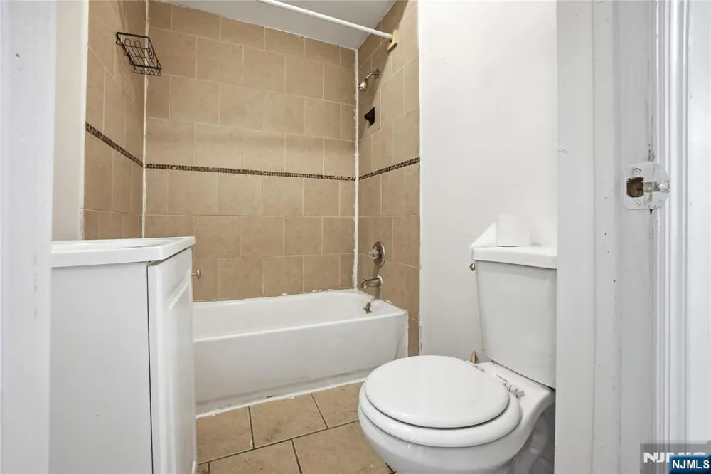 375 6th Avenue 2 Newark, NJ 07107