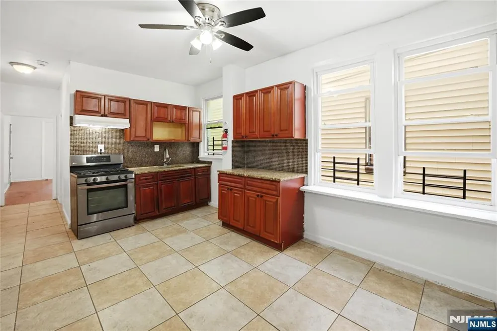 375 6th Avenue 2 Newark, NJ 07107