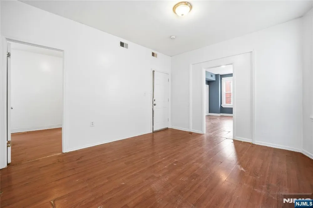 375 6th Avenue 2 Newark, NJ 07107