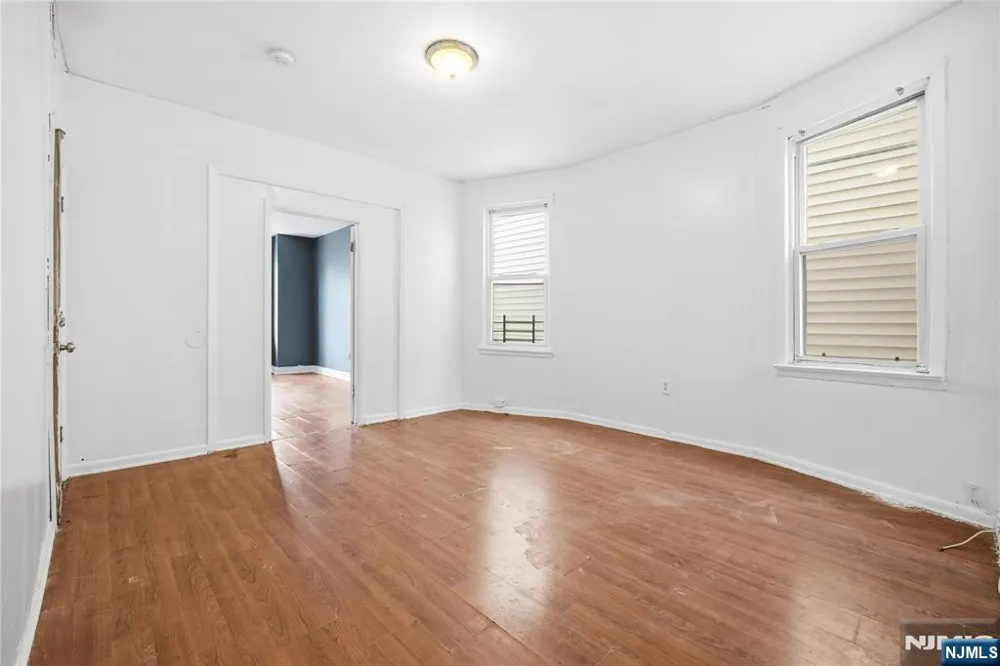 375 6th Avenue 2 Newark, NJ 07107