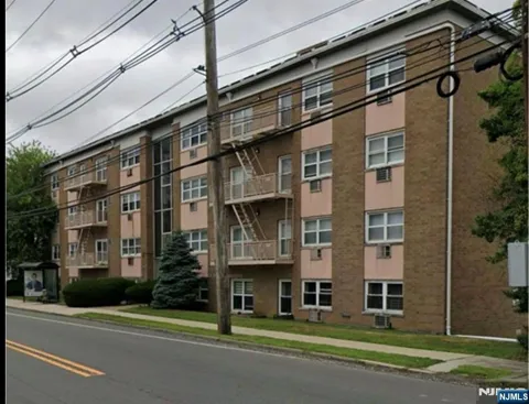 475 Grand Avenue 3B