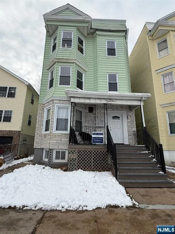23 9th Avenue East Orange, NJ 07018