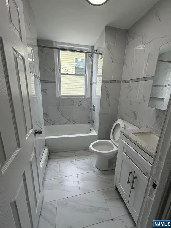 23 9th Avenue East Orange, NJ 07018