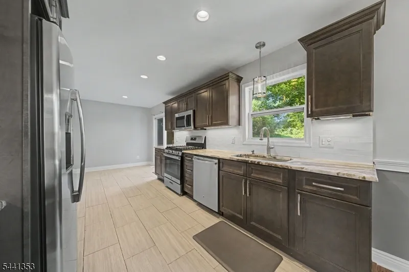 4 Michael Ct Hamburg, NJ 07419