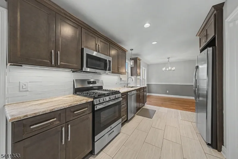 4 Michael Ct Hamburg, NJ 07419