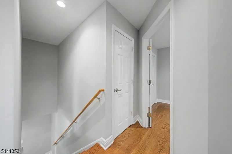 4 Michael Ct Hamburg, NJ 07419