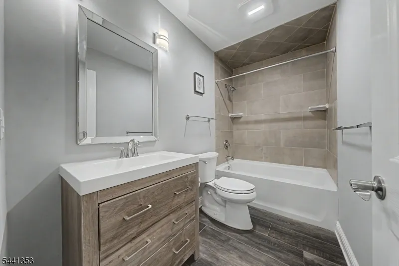 4 Michael Ct Hamburg, NJ 07419