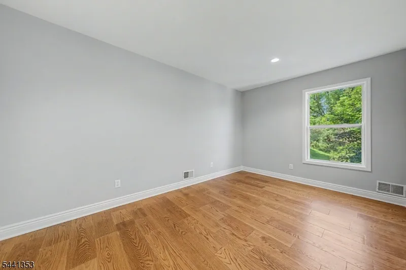 4 Michael Ct Hamburg, NJ 07419