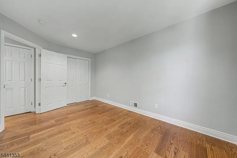 4 Michael Ct Hamburg, NJ 07419