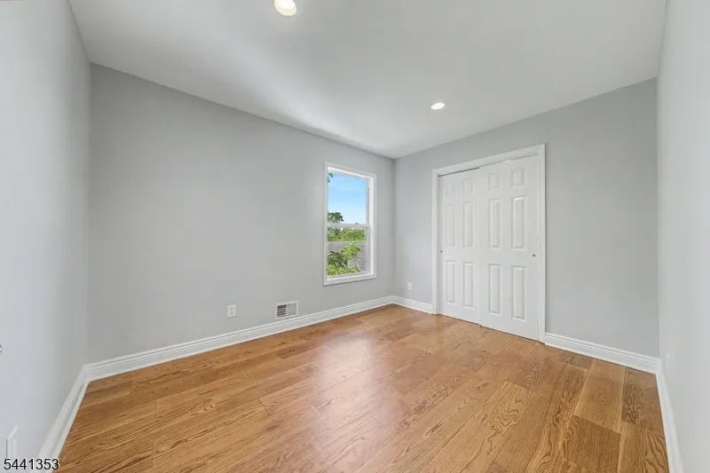 4 Michael Ct Hamburg, NJ 07419