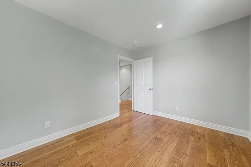 4 Michael Ct Hamburg, NJ 07419
