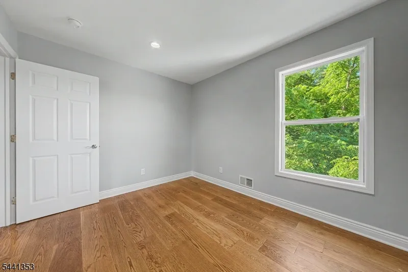 4 Michael Ct Hamburg, NJ 07419