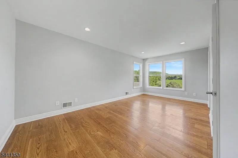 4 Michael Ct Hamburg, NJ 07419