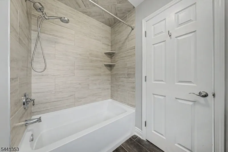 4 Michael Ct Hamburg, NJ 07419