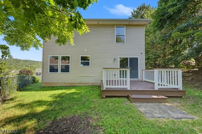 4 Michael Ct Hamburg, NJ 07419