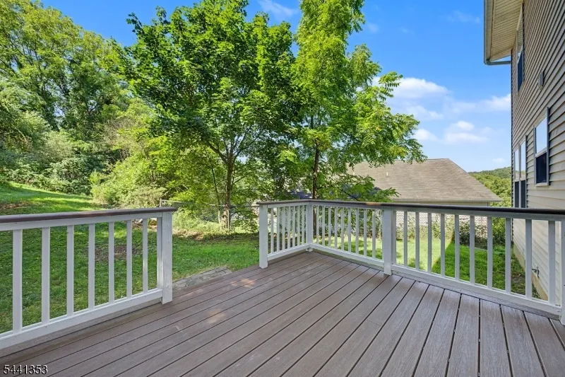 4 Michael Ct Hamburg, NJ 07419