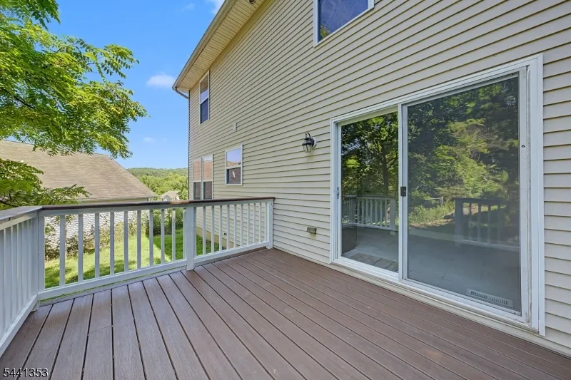 4 Michael Ct Hamburg, NJ 07419