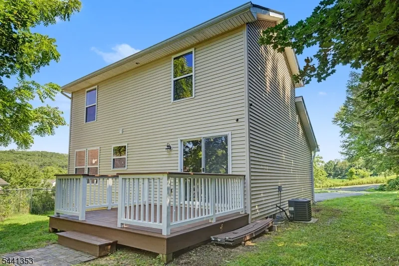 4 Michael Ct Hamburg, NJ 07419