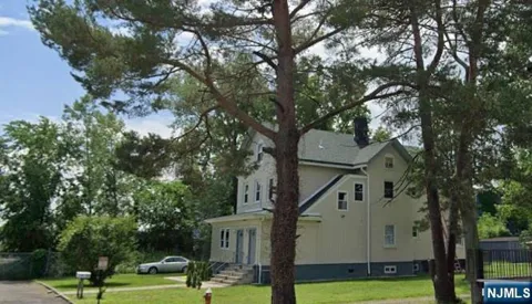 37 Riverside Avenue 1 floor