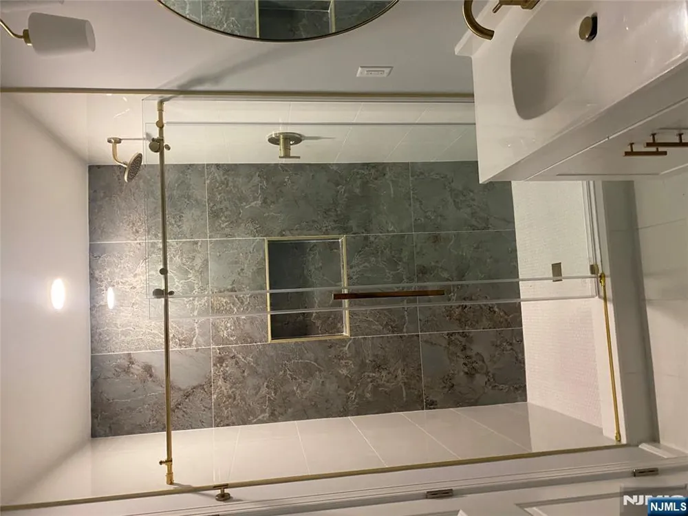 733 Anderson 3 Cliffside Park, NJ 07010