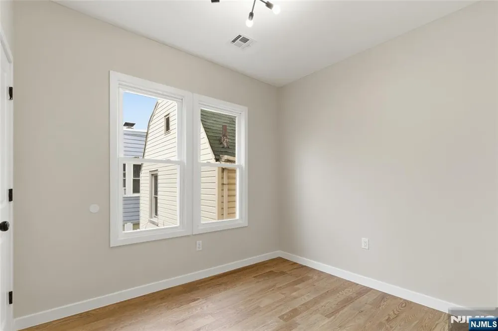 67 Brookdale Avenue Newark, NJ 07106