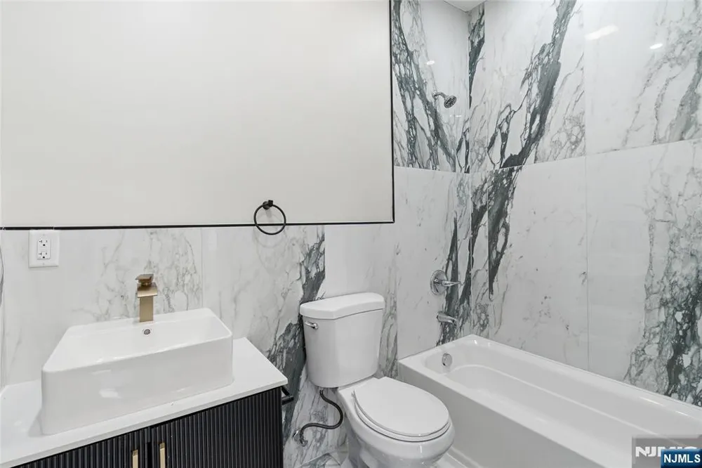 67 Brookdale Avenue Newark, NJ 07106
