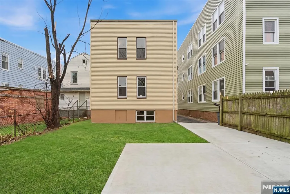 67 Brookdale Avenue Newark, NJ 07106