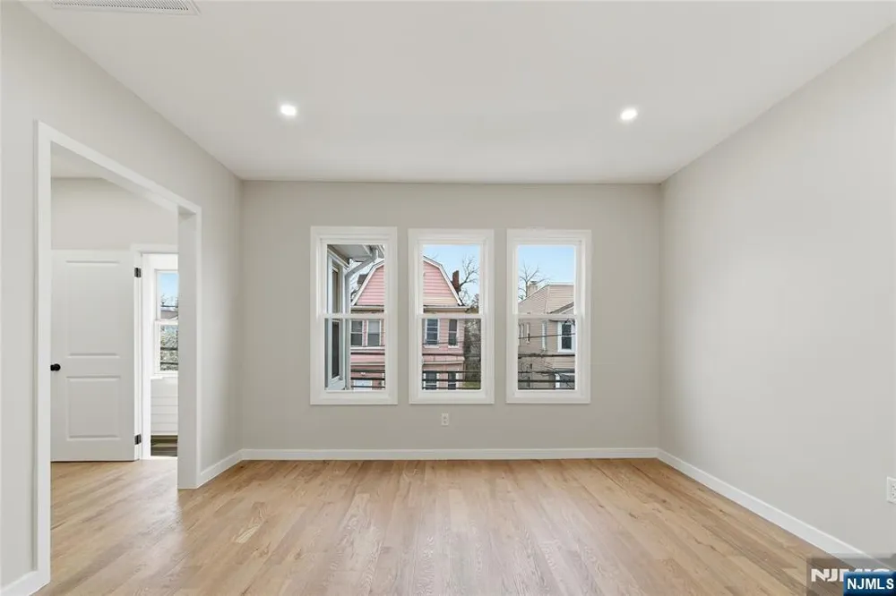 67 Brookdale Avenue Newark, NJ 07106
