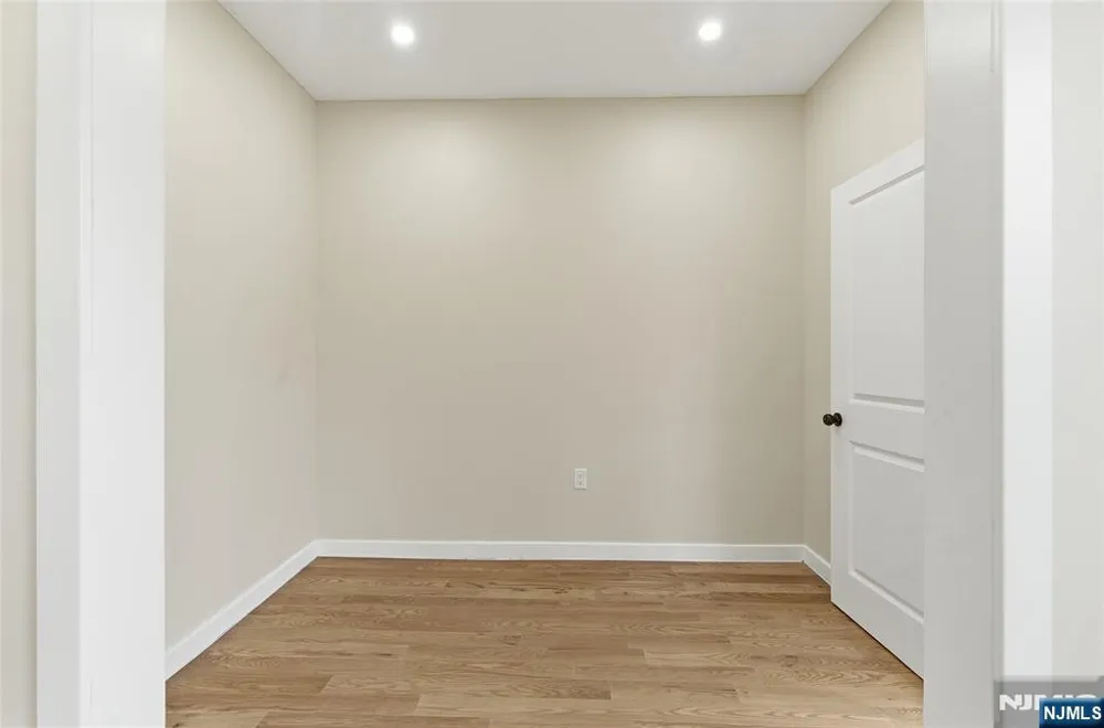 67 Brookdale Avenue Newark, NJ 07106
