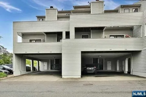 833 TOPSAIL Lane 833