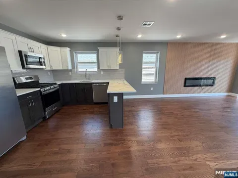 225 9th Street