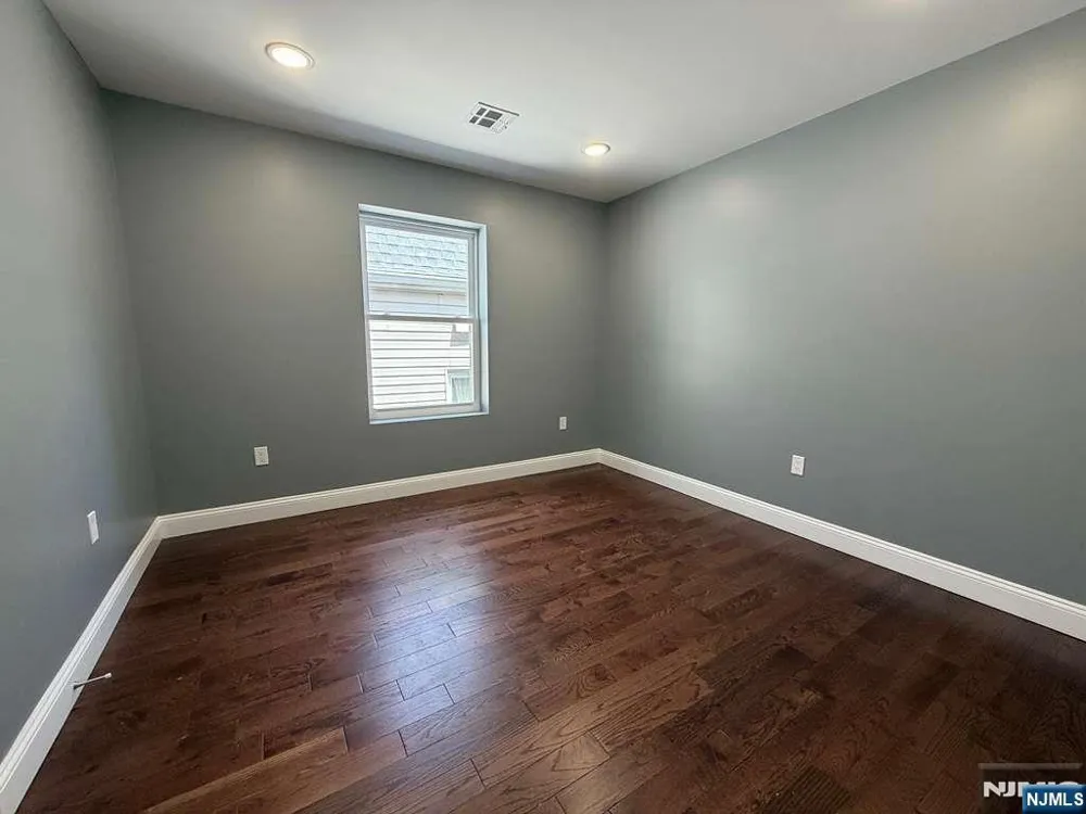 225 9th Street Newark, NJ 07103