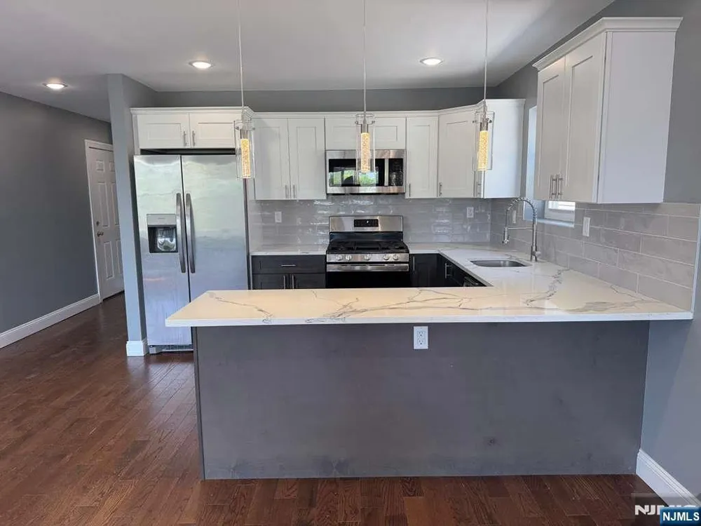 225 9th Street Newark, NJ 07103