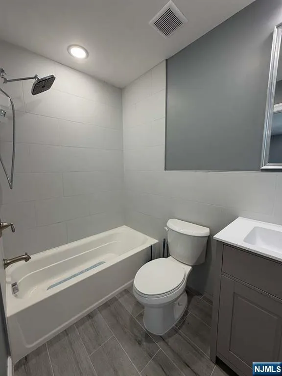 225 9th Street Newark, NJ 07103