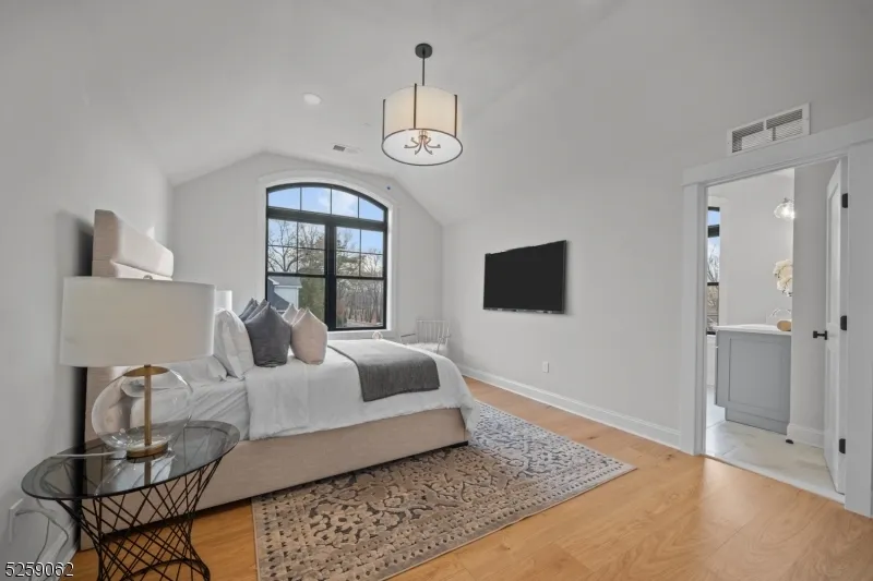147 central #14 Unit 14 Old Tappan, NJ 07675