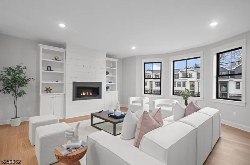 147 central #14 Unit 14 Old Tappan, NJ 07675