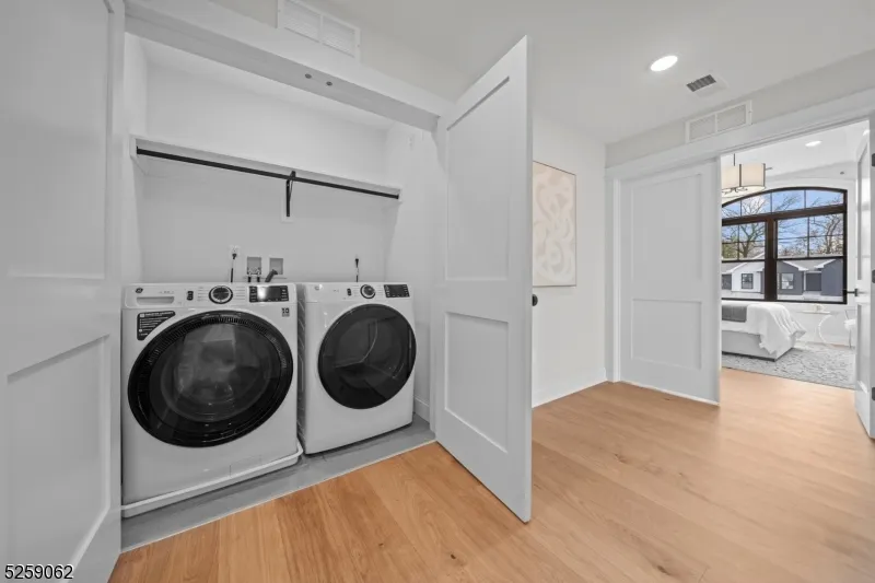 147 central #14 Unit 14 Old Tappan, NJ 07675