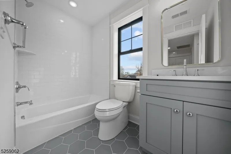 147 central #14 Unit 14 Old Tappan, NJ 07675