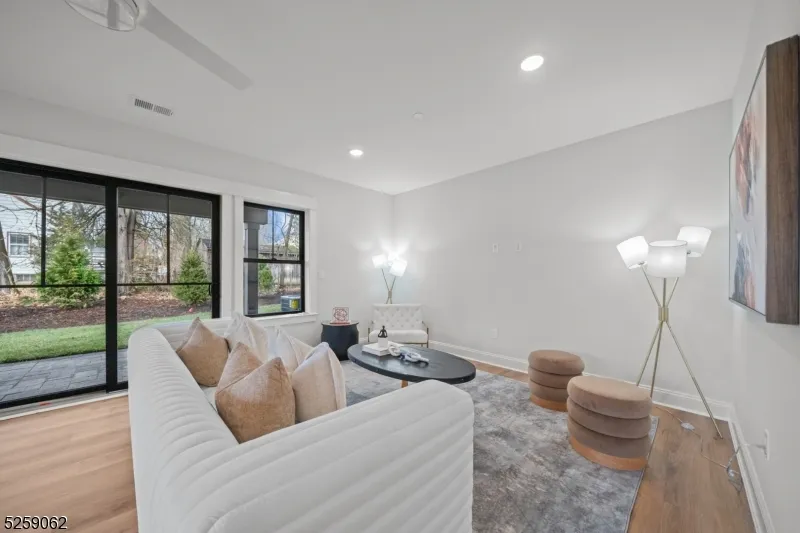 147 central #14 Unit 14 Old Tappan, NJ 07675