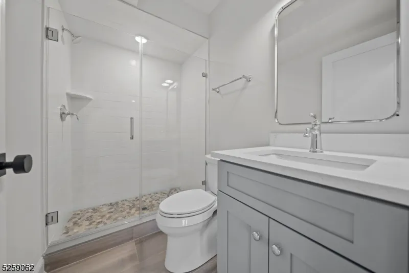 147 central #14 Unit 14 Old Tappan, NJ 07675
