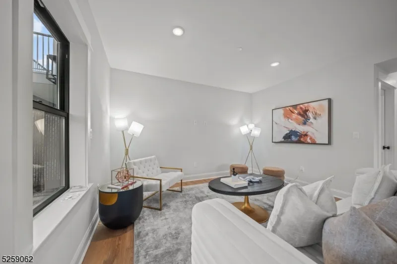 147 central #14 Unit 14 Old Tappan, NJ 07675