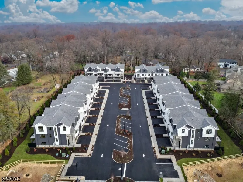 147 central #14 Unit 14 Old Tappan, NJ 07675