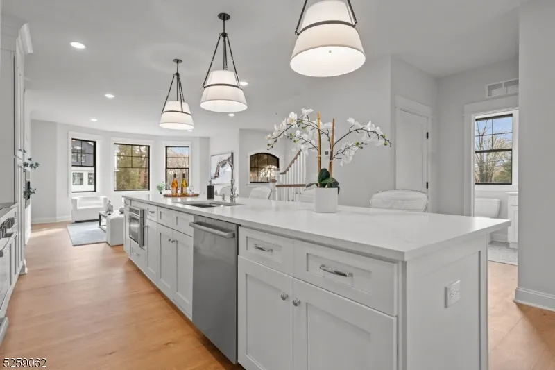 147 central #14 Unit 14 Old Tappan, NJ 07675