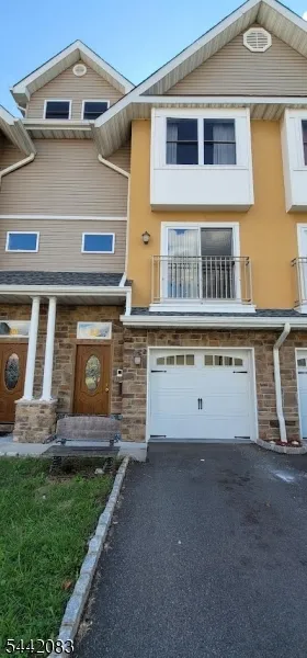 58 Race St