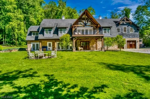 3 Laurel Ln